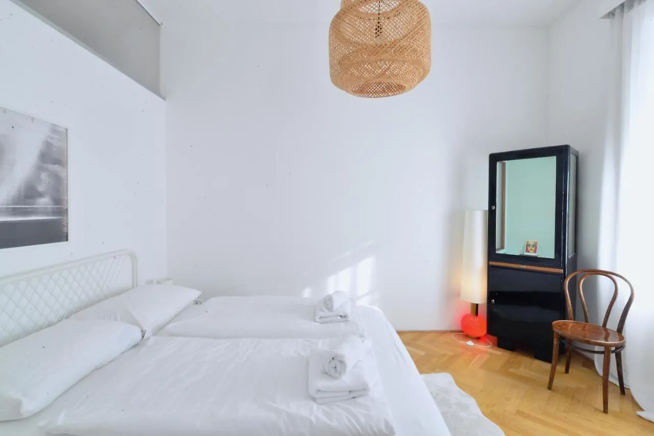 Vintage-Apartment Close To Karlsplatz Il Vienna 0*,  Austria
