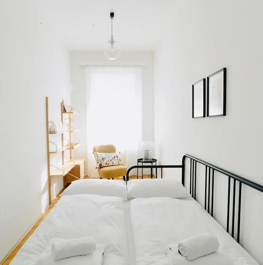 Vintage-Apartment Close To Karlsplatz Il Vienna Apartment