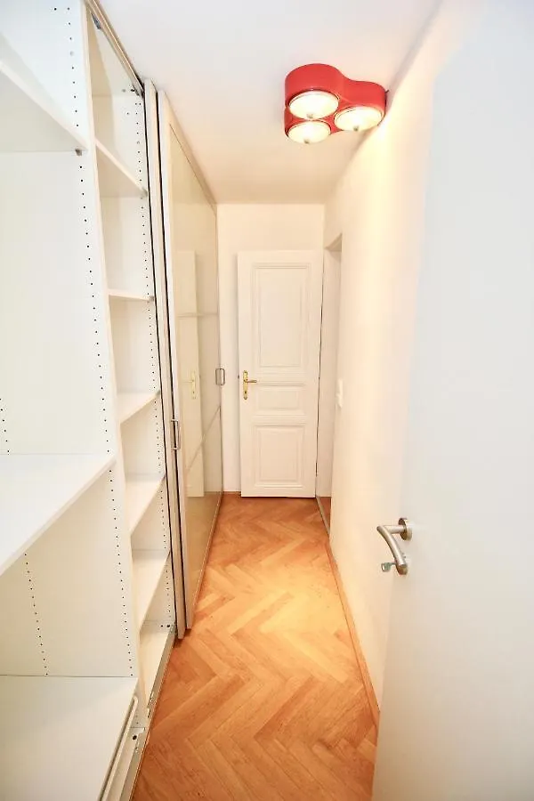 Vintage-Apartment Close To Karlsplatz Il Vienna Apartment